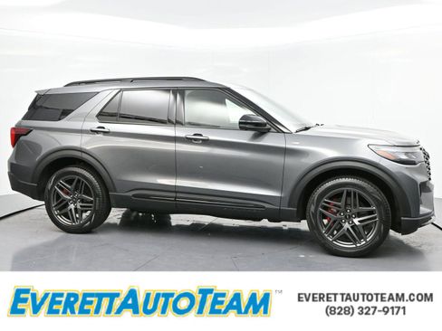 Used 2025 Ford Explorer ST-Line w/ Premium Package image 1