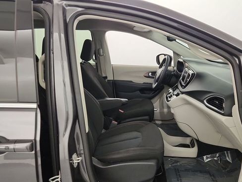 Used 2023 Chrysler Voyager LX FWD image 26