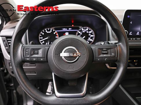 Used 2023 Nissan Rogue S AWD/4WD image 10