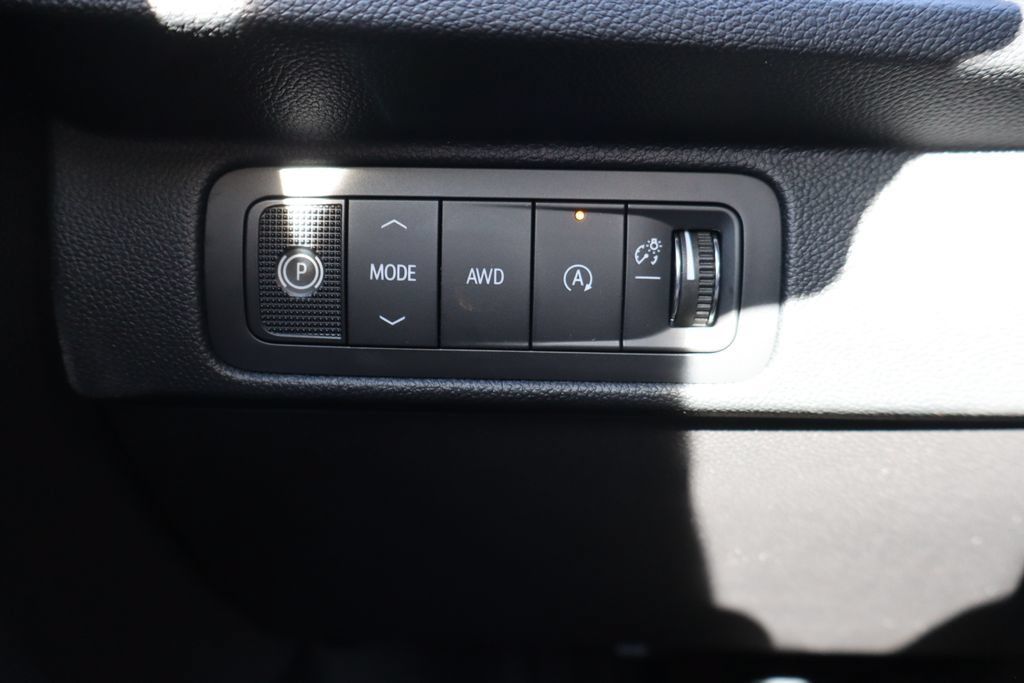 New 2027 Chevrolet Traverse LT w/ Driver Confidence Package AWD/4WD image 18