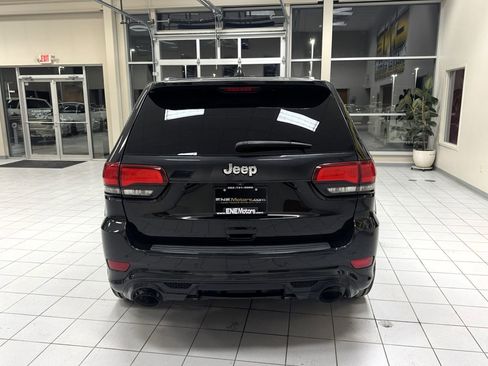 Used 2014 Jeep Grand Cherokee SRT image 5
