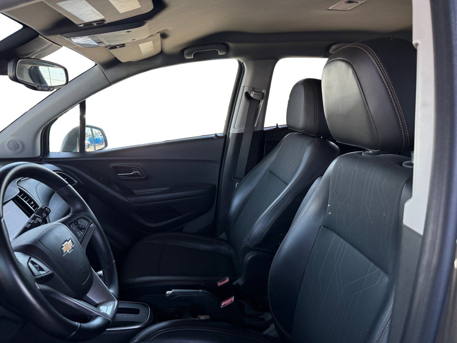 Used 2021 Chevrolet Trax LT w/ Sport Edition FWD image 10