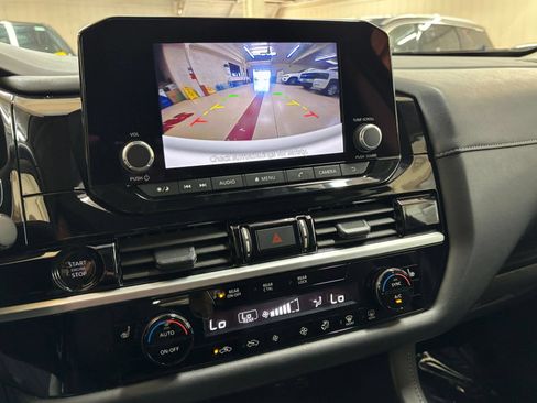 Used 2025 Nissan Pathfinder SV FWD image 17