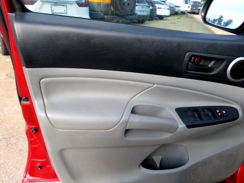 Used 2015 Toyota Tacoma 4x4 Double Cab image 9