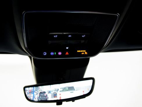 Used 2024 Chevrolet Traverse RS image 34