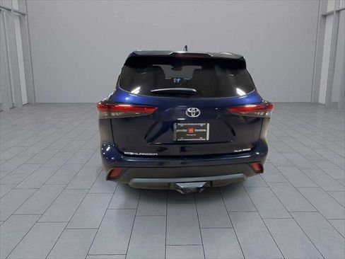 Used 2022 Toyota Highlander XLE image 7
