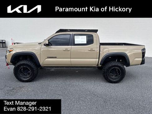 Used 2019 Toyota Tacoma TRD Off-Road AWD/4WD image 4