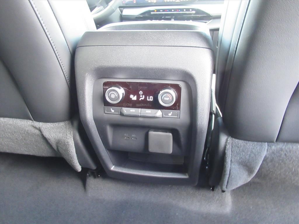 New 2026 Buick Enclave Avenir w/ Super Cruise Package FWD image 32