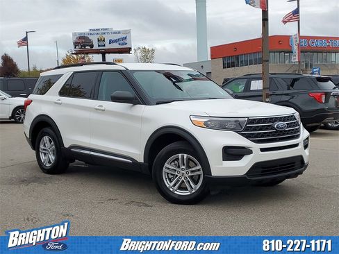 Used 2024 Ford Explorer XLT image 1