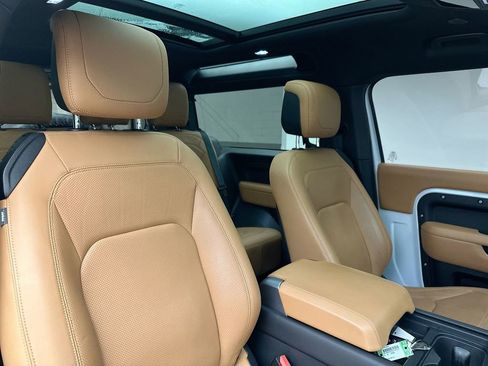 Used 2023 Land Rover Defender 90 V8 image 3