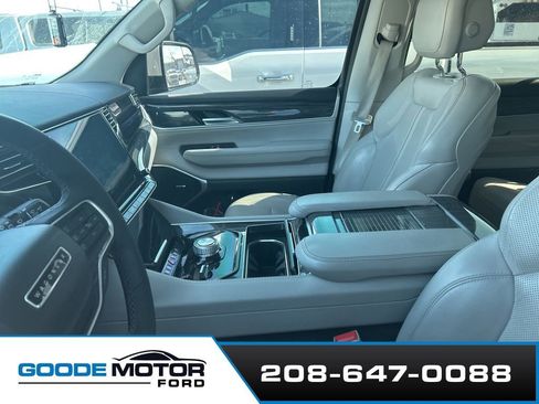 Used 2022 Jeep Wagoneer Series II AWD/4WD image 5