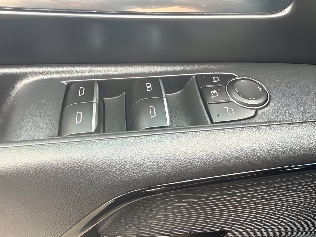 Used 2025 Chevrolet Silverado EV LT AWD/4WD image 26