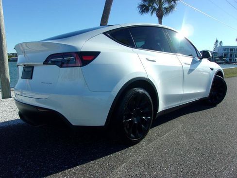 Used 2021 Tesla Model Y Long Range image 9
