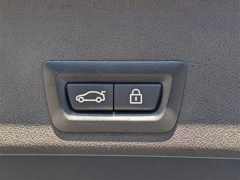 Used 2022 BMW X6 xDrive40i w/ M Sport Package image 30