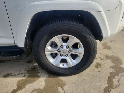 Used 2021 Toyota 4Runner SR5 Premium image 10