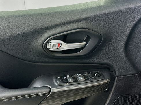 Used 2015 Jeep Cherokee Limited image 15