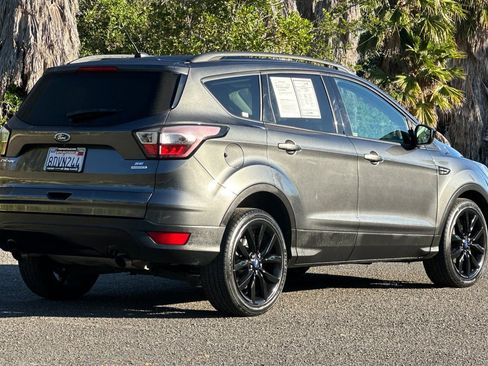 Used 2018 Ford Escape SE w/ SE Sport Appearance Package image 3