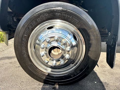 Used 2015 Ford F550 4x4 Regular Cab Super Duty image 16