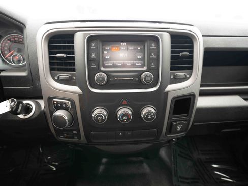 Used 2021 RAM 1500 4x4 Crew Cab Classic w/ Chrome Appearance Group image 16