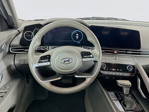 Used 2023 Hyundai Elantra SEL w/ Convenience Package image 17