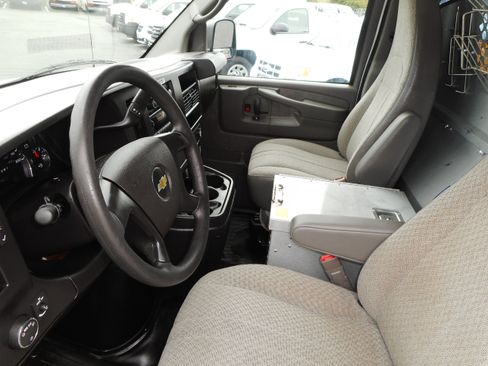 Used 2015 Chevrolet Express 2500 RWD image 14