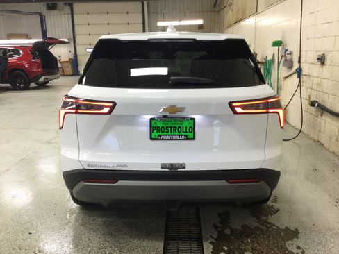 New 2026 Chevrolet Equinox LT w/ Convenience Package II AWD/4WD image 4