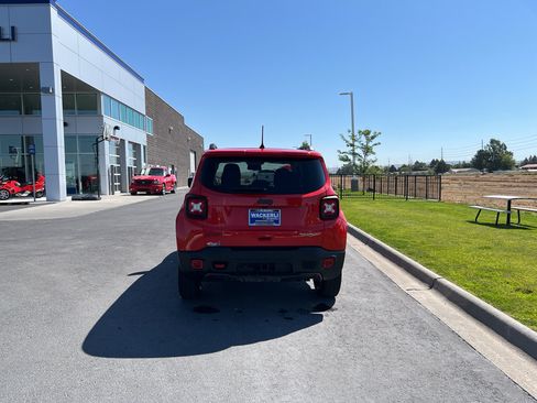 Used 2022 Jeep Renegade Trailhawk w/ Trailer Tow Group AWD/4WD image 5