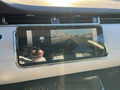 Used 2022 Land Rover Range Rover Evoque R-Dynamic SE image 16