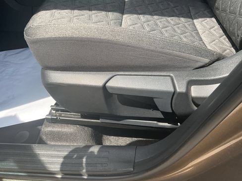 Used 2025 Nissan Kicks SV FWD image 9