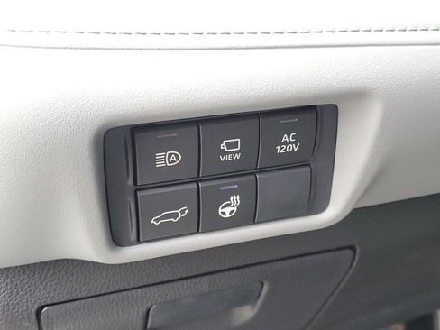 New 2026 Toyota Highlander Platinum image 15