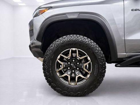 Used 2023 Chevrolet Colorado ZR2 AWD/4WD image 10