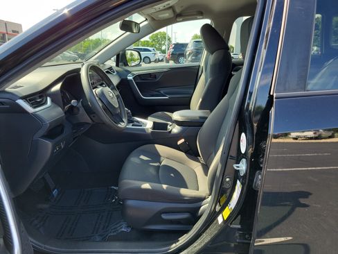Used 2023 Toyota RAV4 LE FWD image 18