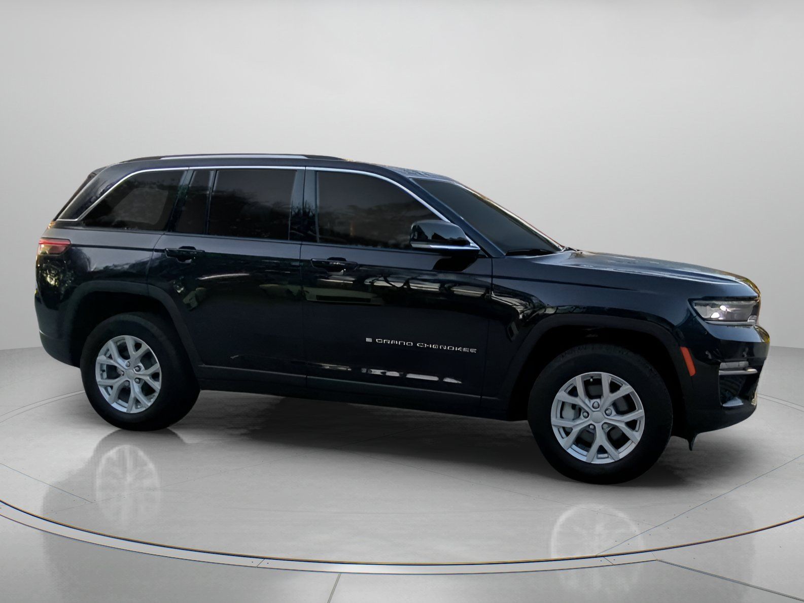 Used 2023 Jeep Grand Cherokee Limited w/ Luxury Tech Group II AWD/4WD image 34