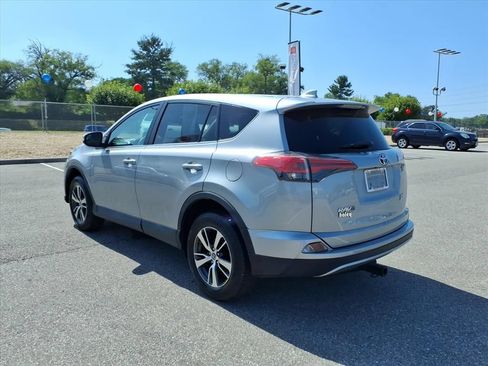 Used 2018 Toyota RAV4 XLE AWD/4WD image 7