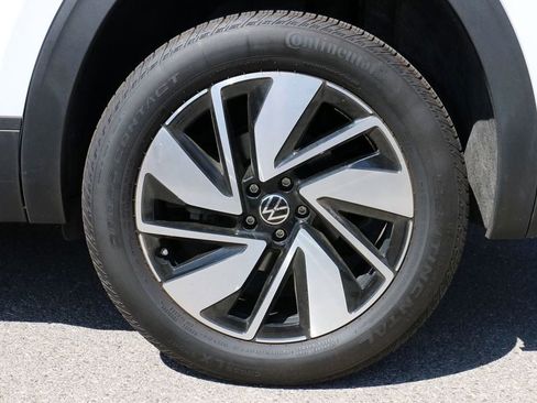 Used 2025 Volkswagen Atlas SE image 8