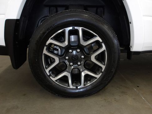 Used 2025 RAM 1500 Laramie AWD/4WD image 20