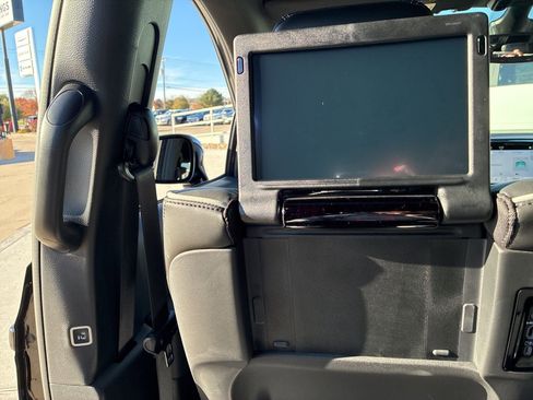 New 2026 Chrysler Pacifica Limited w/ Uconnect Theater Family Group image 17