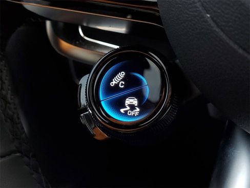 Used 2025 Mercedes-Benz GLA 35 AMG 4MATIC image 22