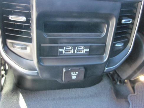 Used 2024 RAM 1500 Laramie AWD/4WD image 12