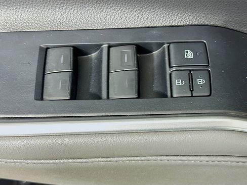 Used 2022 Toyota Highlander XLE image 15