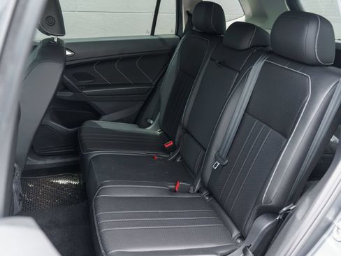 Used 2023 Volkswagen Tiguan SE AWD/4WD image 18