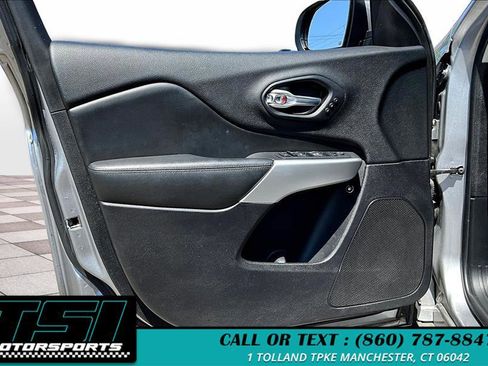 Used 2017 Jeep Cherokee Overland image 23