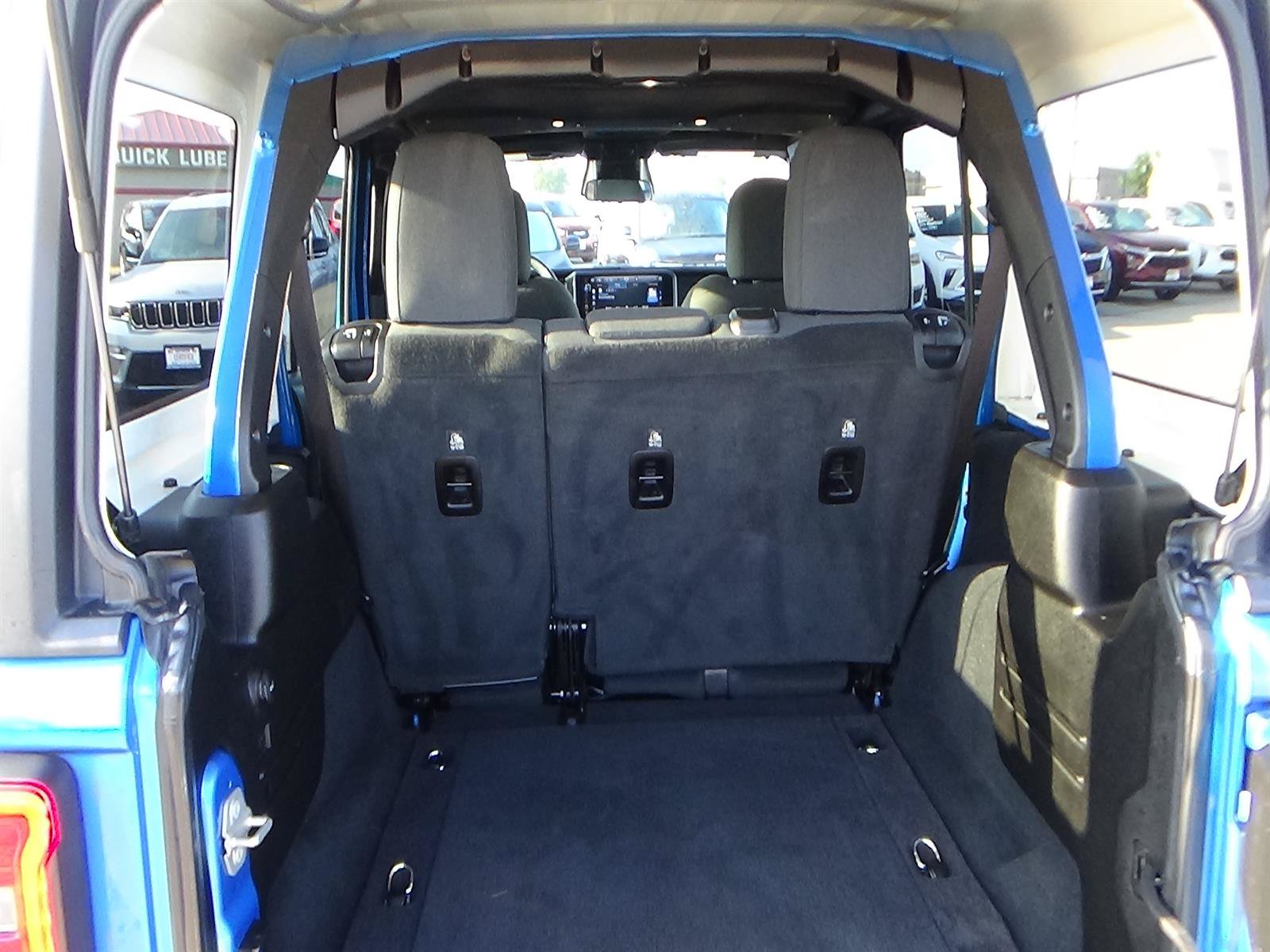 Certified 2025 Jeep Wrangler Unlimited Rubicon w/ Convenience Group AWD/4WD image 10