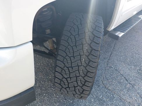 Used 2018 Chevrolet Silverado 1500 LT w/ All Star Edition image 34