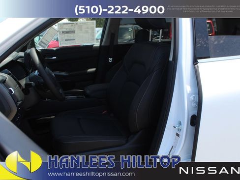 New 2026 Nissan Pathfinder SL w/ SL Premium Package AWD/4WD image 13