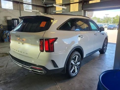 Used 2022 Kia Sorento S w/ Panoramic Sunroof Package FWD image 3