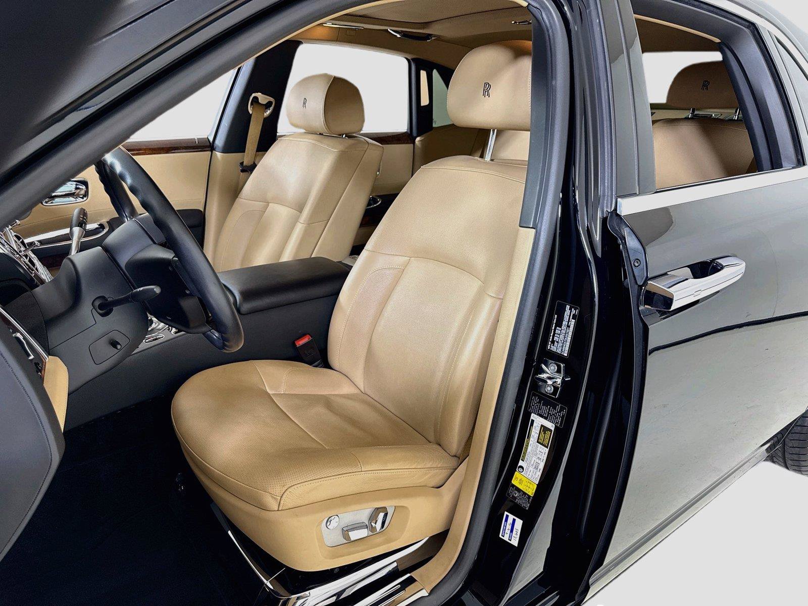 Used 2013 Rolls-Royce Ghost RWD image 13