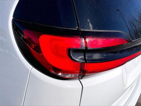 Used 2023 Chrysler Pacifica Touring-L image 29