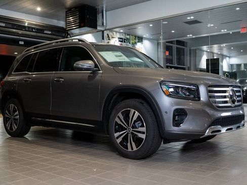 Used 2026 Mercedes-Benz GLB 250 4MATIC image 1