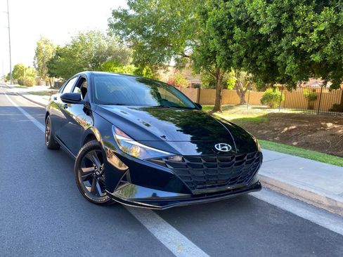 Used 2023 Hyundai Elantra SEL w/ Cargo Package FWD image 4